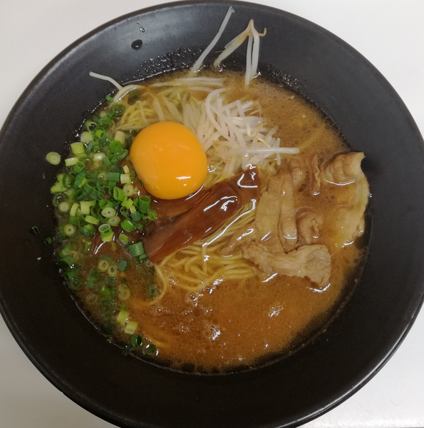 「濃厚徳島ラーメン(並盛)：750円」@ラーメン東大 大道本店の写真