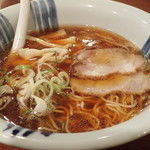 「元祖旭川ラーメン　しょう油らーめん（７００円）」@元祖旭川らーめん 一蔵 本店の写真