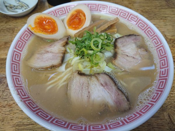 「【限定】津軽煮干らぁ麺(中盛)800円＋味玉(ｽﾀﾞﾝﾌﾟ)」@中華蕎麦 丸め 東久留米店の写真