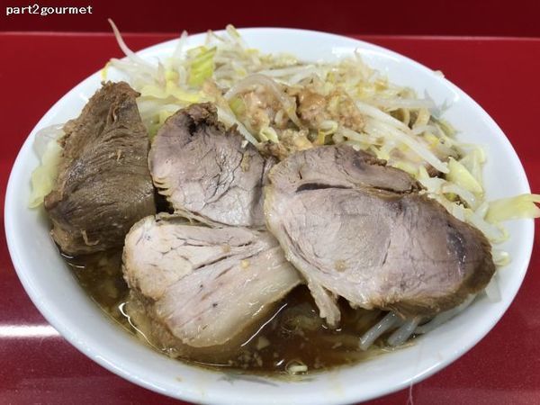「小豚入り(豚5枚) 「ニンニクアブラ」(850円)」@ラーメン二郎 越谷店の写真