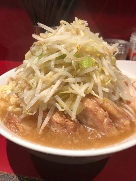 「小豚850円生卵50円ヤサイアブラマシニンニク少し」@ラーメン二郎 荻窪店の写真