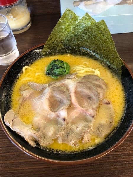 「チャーシュー麺大盛、硬め濃いめ」@横浜家系ラーメン かまし家の写真