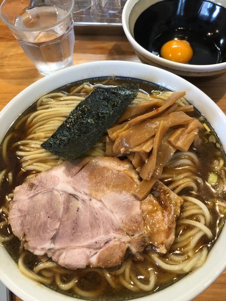 「ラーメン中800円生卵50円」@自家製中華そば としおかの写真