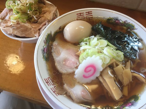 「味玉らーめん（880円）＋チャーシュー1枚＋ミニチャー丼」@さんのじの写真