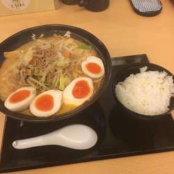 味噌タンメン（味玉トッピング）、半ライス