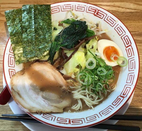 「中華そば 濃厚＋野菜盛り」@中華そば もり川の写真