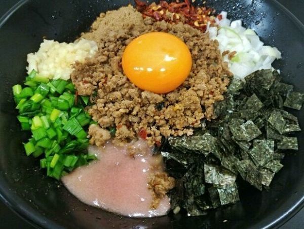 「【限定】桃台湾まぜそば　９００円」@自家製麺SHINの写真