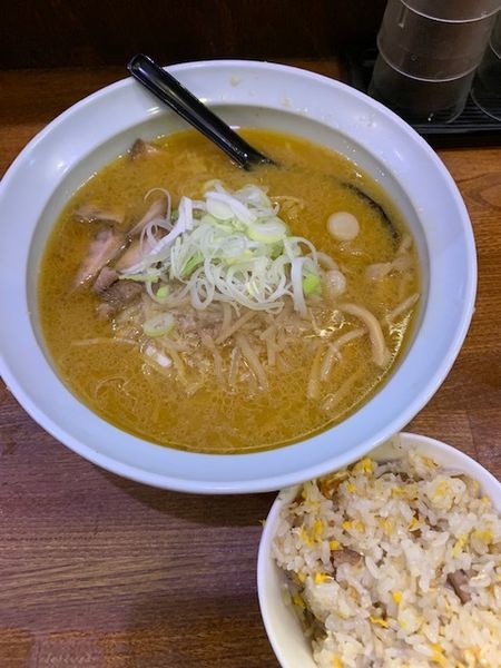 「みそ 800円　ランチ炒飯100円」@さっぽろ羅偉伝 高田馬場店の写真