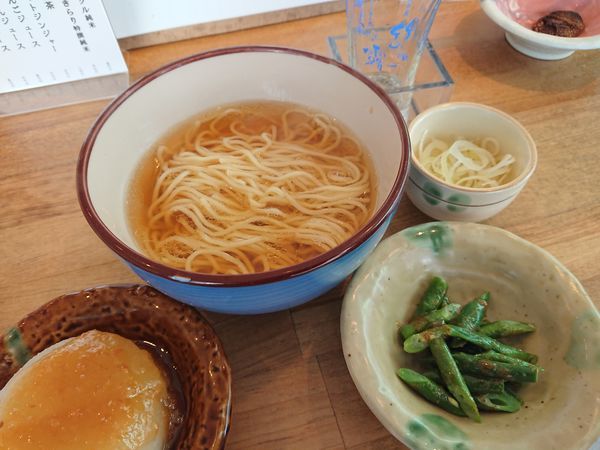 「ハーフ素ラーメン＋野菜の小鉢 700円＋他いろいろ」@都電テーブル 雑司が谷店の写真