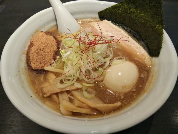 「【限定】かつお節をレギュラーメニューの四倍使った四倍節そば」@らーめん 月の兎影の写真