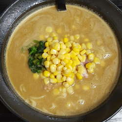 カレーラーメン、半ライス