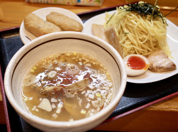 「あさり潮つけめん…900円、いなり…120円‬」@中華そば 華丸の写真