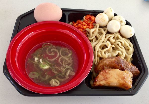 「厚切りふわとろ豚 & 煮干三昧 with生卵&旨うずら&辛揚げ」@中華蕎麦とみ田 冨田治PRESENTS 最強ラーメン祭2019 in 小山の写真