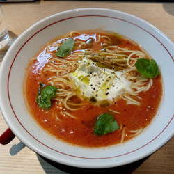 トマトクリームラーメン