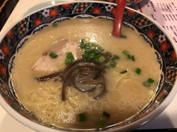 「とんこつラーメン」@英新ラーメンの写真