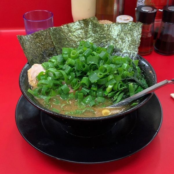 「チャーシューメン ３枚 わけネギ増し」@家系ラーメン 王道 いしいの写真