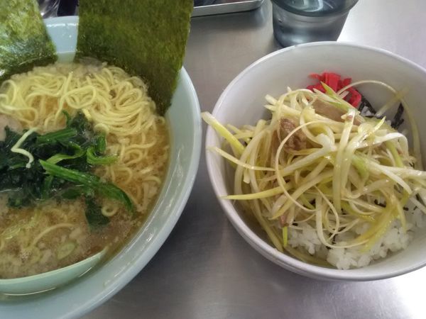 「金曜はラーメン350円油多め　ネギ丼200円」@ラーメンショップ 野田店の写真
