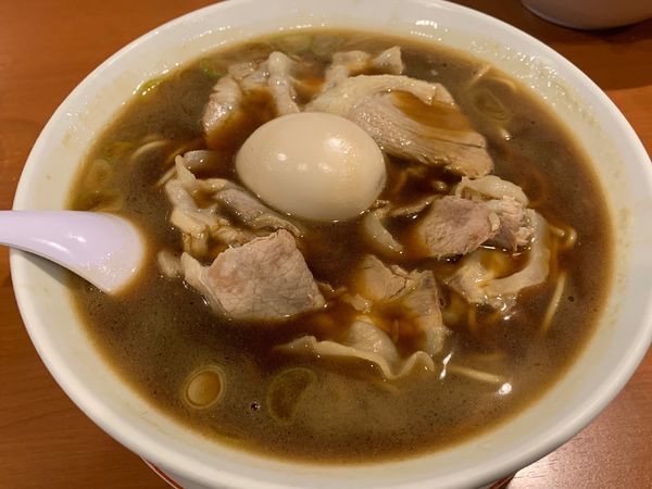 「味玉トッピングだっけな？」@末廣ラーメン本舗 高田馬場分店の写真
