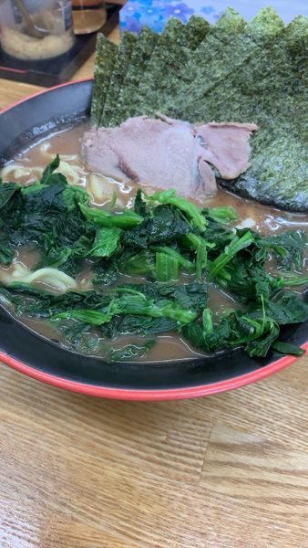 「ラーメン 並＋ほうれん草トッピング」@麺家 紫極の写真