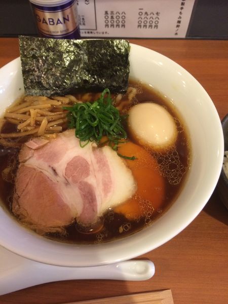 「醤油味玉ラーメン 大盛り」@自家製手もみ麺 鈴ノ木の写真