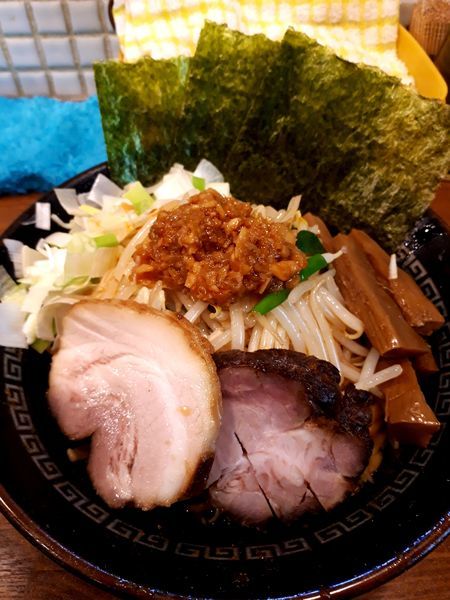 「煮干し辛味まぜそば800円」@背脂煮干 丸め 新所沢店の写真