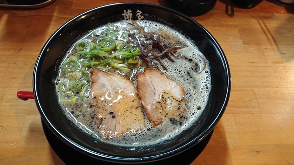 「ラーメン(黒)600+替え玉100」@博多  一吹の写真
