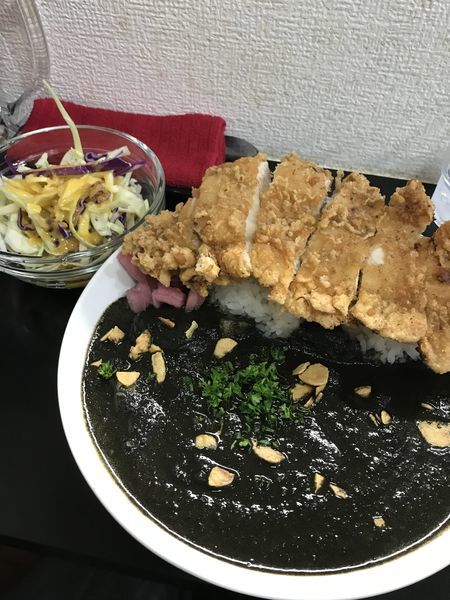「今週のカレー　イカスミカレー　揚げチキン」@ETHNIC STYLE CURRY SHINの写真