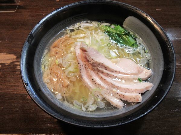 「鶏清湯中華そば・塩（６５０円）＋鶏チャーシュー１００円」@鶏々 TORIDORIの写真