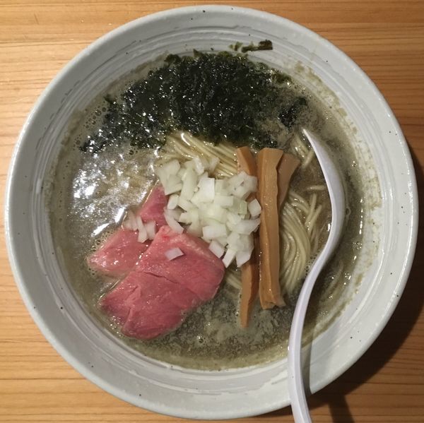 「今宵の酒（芳醇辛口純米 月山）→煮干らぁ麺→味付き替え玉生卵」@麺屋 さくら井の写真