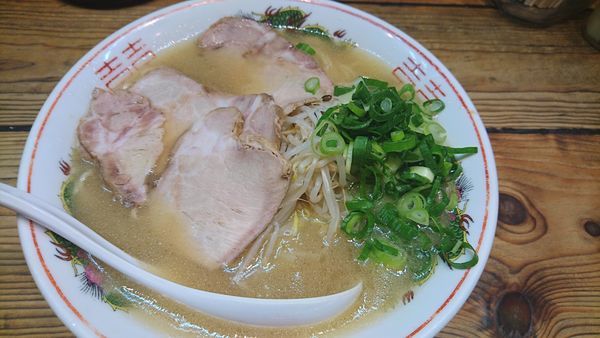 「山口下松牛骨」@ナベラボ 池袋〝牛骨ラーメン〟の写真