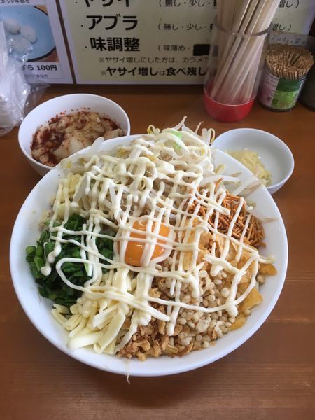 「まぜそば+ピリ油と生姜（950円）」@ラーメン ジライヤの写真