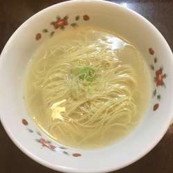 塩ラーメン 450円