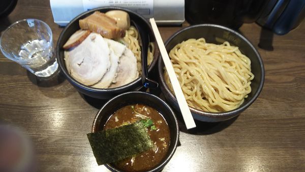 「濃厚一路つけ麺　特盛(700g)　チャーシュートッピング」@麺屋 一路の写真