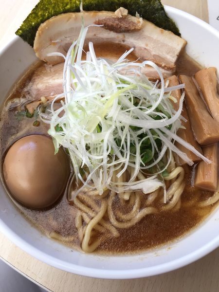「味玉 特製魚介ラーメン(大盛り)」@らーめん麺蔵の写真