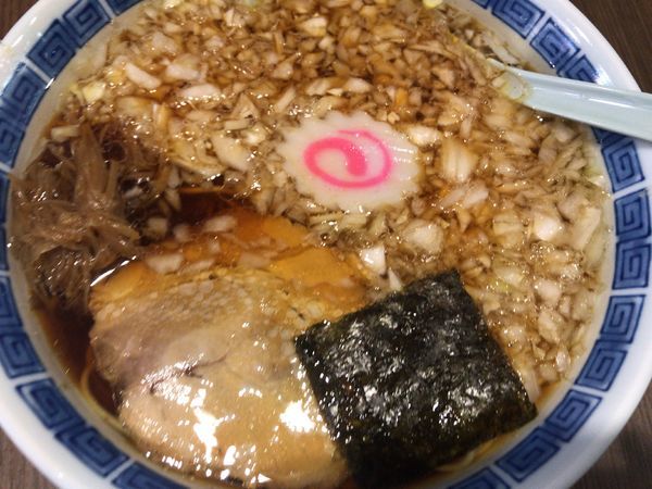 「薬味ラーメン850円→15日まで750円」@中華そば専門店 味幸 新宿御苑店の写真