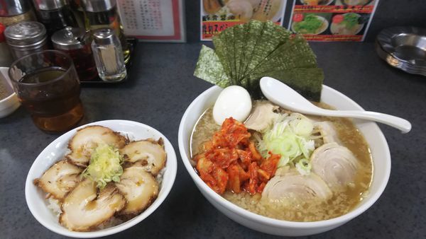 「ハッスルラーメン大盛　チャーシュー・キムチ・煮卵・のり」@ハッスルラーメンホンマ 亀戸本店の写真