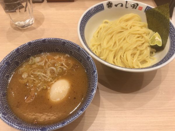 「濃厚味玉つけ麺：980円」@つじ田 池袋西口店の写真