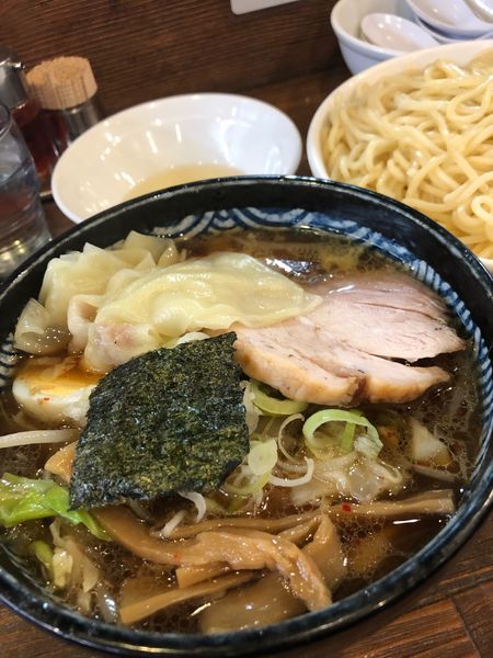 「あつ野菜中盛1150円ワンタン100円生卵50円」@東池袋大勝軒 本店の写真