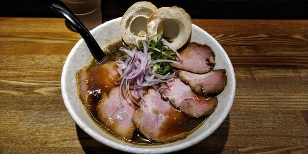 「煮干しブラックちゃーしゅーめん」@らーめん専門 和心 武庫之荘店の写真
