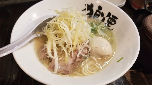 「らーめん　ねぎ、半熟味付煮玉子トッピング」@狼煙 松本店の写真