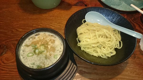 「つけめん しょうゆとんこつ中盛 880円」@かくれ助屋の写真