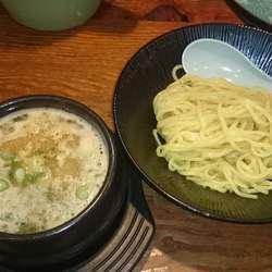 つけめん しょうゆとんこつ中盛 880円