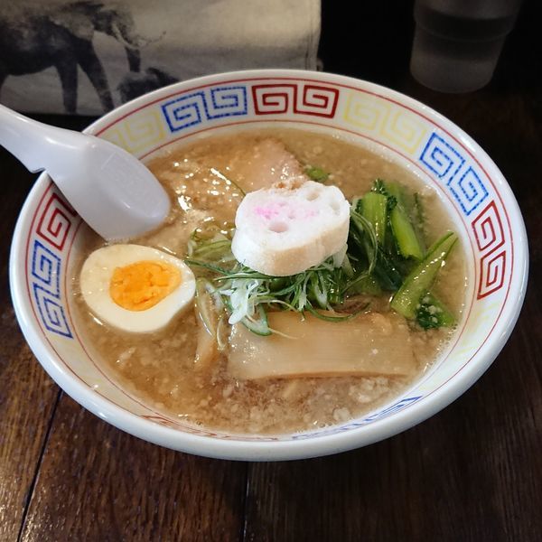 「太麺背脂ラーメン  @650円」@餃子と麺 いせのじょう 菊水本店の写真