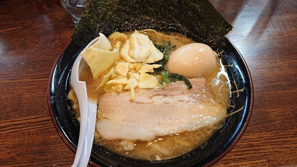 「豚骨醤油らあめん並(味玉) 800円」@らあめん 寸八 総本店の写真