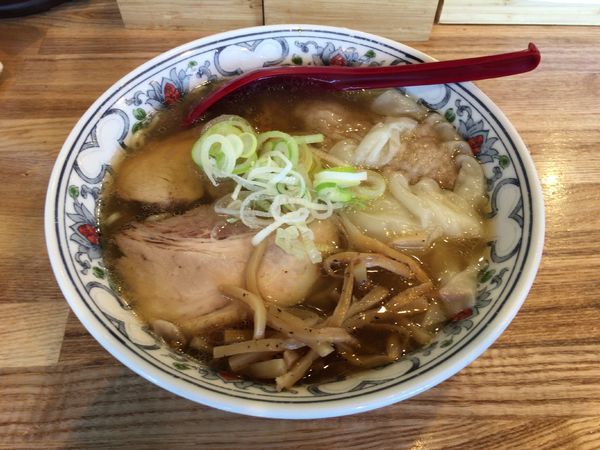 「【限定】豚清湯ワンタン麺 950円」@くじら食堂 nonowa東小金井店の写真