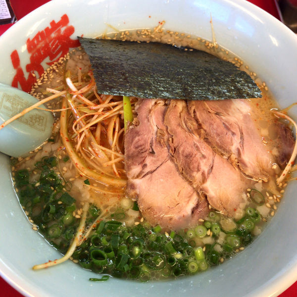 「朝ラーメン　450円ピリ辛ネギ　160円　チャーシュー」@ラーメン山岡家 大泉店の写真