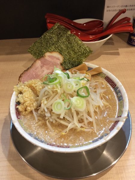 「［限定］アジアン豚骨ラーメン780円」@ラーメン 億人隊長の写真