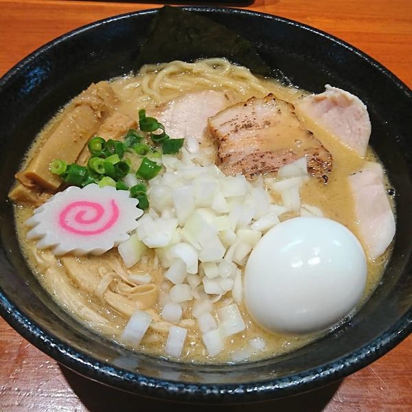 「特製濃厚中華そば 玉ねぎ」@中華そば 輝羅の写真