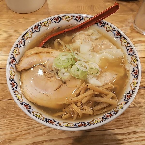 「【限定】鶏豚清湯のワンタン麺」@くじら食堂 nonowa東小金井店の写真