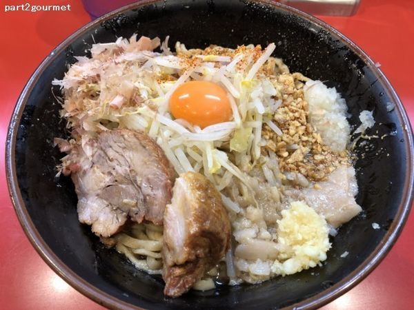 「まぜそば(豚2枚)+たまねぎ 「ニンニクアブラ」(900円)」@麺屋 桐龍の写真